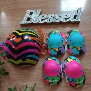 Kids Razor sports equipment: bicycle helmet and knee/elbow pads size S/M